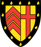 Clare College blason: Le manteau Clare d'armes est divisé en deux parties égales. Sur le côté gauche, il ya les trois chevrons de la famille de Clare. De l'autre côté de l'écran est la Croix, le symbole des racines chrétiennes de l'Ordre.
