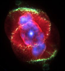 L'organisation de l'image est similaire à celle de l'oeil d'un chat. A presque repérer cercle blanc lumineux au centre représente l'étoile centrale. L'étoile centrale est encapsulé par un tranchant irrégulière, zone violette et rouge de forme elliptique qui suggère une coque en trois dimensions. Il est entouré par une paire de régions circulaires superposées de rouge à bords jaunes et vertes, ce qui suggère une autre coquille tridimensionnelle.