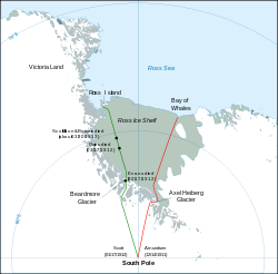 Plan d'un segment de l'Antarctique, en identifiant les marches polaires de Scott et Amundsen. La piste du voyage de Scott montre les emplacements approximatifs des décès des membres de son parti polaire.
