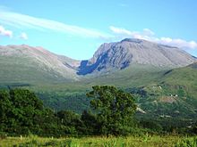 Une vue du Ben Nevis dans la distance, mené par ses plaines ondulantes