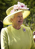 Elizabeth II salue la NASA GSFC employés, le 8 mai 2007 Edit.jpg