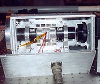 Un filtre de Faraday de potassium conçu, construit et photographié par Jonas Hedin pour effectuer des mesures LIDAR jour à l'Observatoire Arecibo.