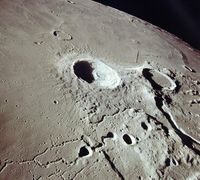 Aristarque et Hérodote cratères Apollo 15.jpg