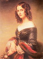 portrait, sur fond pâle vierge, de la femme dans la trentaine, cheveux noirs en boucles, en robe de soie sombre avec pelisse, tenant une rose, les trois quarts se sont tournés vers viewer