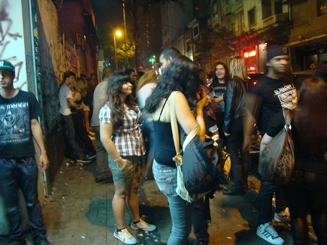 File:Rock bar at R. Augusta, São Paulo, Brazil.JPG