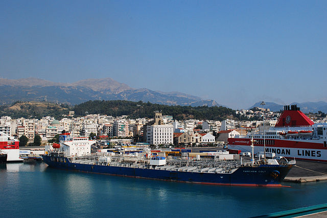 File:Le port de Patras en août 2009 - 3.jpg