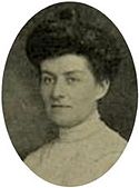 tête et des épaules l'image d'une jeune femme aux cheveux noirs
