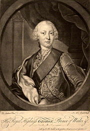 Demi-longueur monochrome portrait d'une jeune rasé homme portant une ceinture, une veste finement brodé, l'étoile de l'Ordre de la Jarretière, et perruque poudrée.