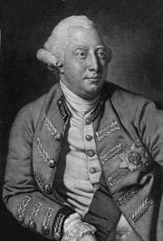Monochrome portrait d'un homme rasé de près avec un visage charnu et sourcils blancs portant une perruque poudrée.