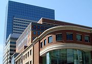 La tour de la cible perçue derrière son magasin phare sur le Mall Nicollet