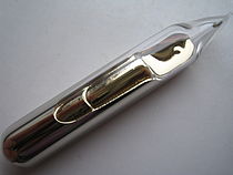 Image: césium métal dans une ampoule de verre