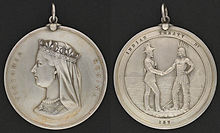 Deux faces d'une médaille d'argent: le profil de la reine Victoria et l'inscription