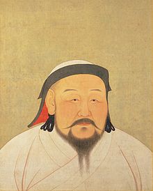 La peinture jaunie de la tête et les épaules d'un homme asiatique dodue d'âge moyen. Il est vêtu d'une robe blanche et un bonnet blanc avec garniture noire. Il a une longue moustache noire et une barbe fourchue.