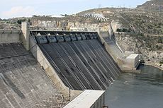 Barrage de Grand Coulee spillway.jpg