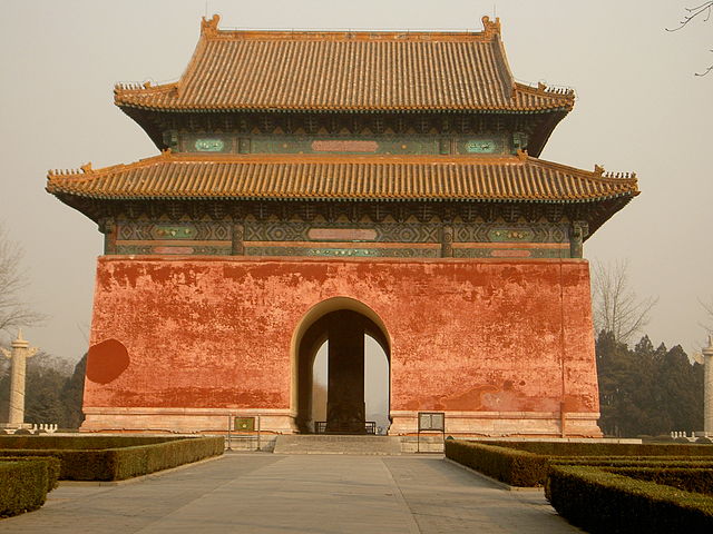 File:Noel 2005 Pékin tombeaux Ming voie des âmes.jpg