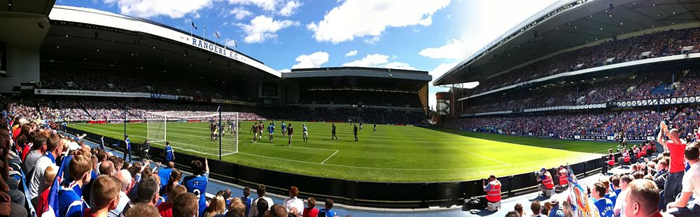 Un panorama del estadio Ibrox del Broomloan extremo del camino. Esta foto fue tomada el primer partido de la temporada 2011/12, ante el Hearts de Midlothian.