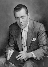Una foto promocional en blanco y negro y de Ed Sullivan