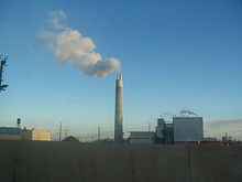 Un humo liberación chimenea