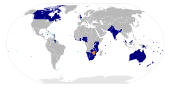 Los miembros actuales de Antigua y Barbuda Australia Bahamas Bangladesh Barbados Belice Botswana Brunei Camerún Canadá Chipre Dominica Gambia Ghana Granada Guyana India Jamaica Kenia Kiribati Lesotho Malasia Malawi Maldivas Malta Mauricio Mozambique Namibia Nauru Nueva Zelanda Nigeria Pakistán Papúa Nueva Guinea Ruanda Saint Kitts y Nevis Santa Lucía St. Vicente y las Granadinas Samoa Seychelles Sierra Leona Singapur Islas Salomón Sri Lanka Sudáfrica Swazilandia Tanzania Tonga Trinidad y Tobago Tuvalu Uganda Reino Unido Vanuatu Zambia territorios dependientes de los miembros; territorios de Australia: Islas Ashmore y Cartier: Territorio Antártico Australiano: Isla de Navidad: Cocos ( Keeling): Coral Sea Islands: Islas Heard y McDonald: Isla Norfolk, Territorios Británicos de Ultramar: Anguila: Islas Caimán: Gibraltar: Montserrat: Pitcairn Islas: Islas Turcas y Caicos: Santa Elena, Ascensión y Tristán da Cunha: Georgia del Sur y las Islas Sandwich del Sur: Bermudas: Territorio Antártico Británico: Territorio Británico del Océano Índico: Islas Vírgenes Británicas: Islas Malvinas; zonas de soberanía: Akrotiri y Dhekelia, dependencias de la Corona: Guernsey: Jersey: Isla de Man; una libre asociación con Nueva Zelanda: Islas Cook : Niue; Territorios de Nueva Zelanda: Tokelau: Dependencia de Ross miembros suspendidos Fiyi Antiguos miembros Irlanda Zimbabue
