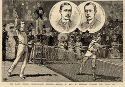 Los jugadores de tenis William y Ernest Renshaw en una tarjeta postal, alrededor de 1890