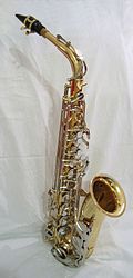 Alto.jpg Saxofón
