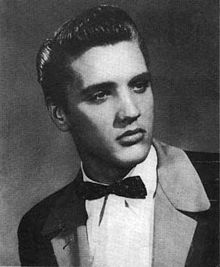Elvis en un esmoquin
